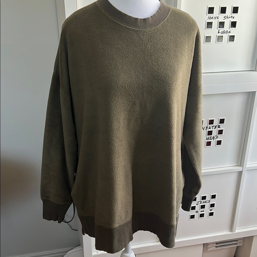 aerie Olive Green Crewneck Sweater with Oversized Fit and Ribbed Cuffs. Size‎ S